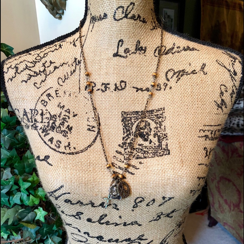 LUCKY BRAND 🍀 Peace ✌🏻 charm necklace 🕊